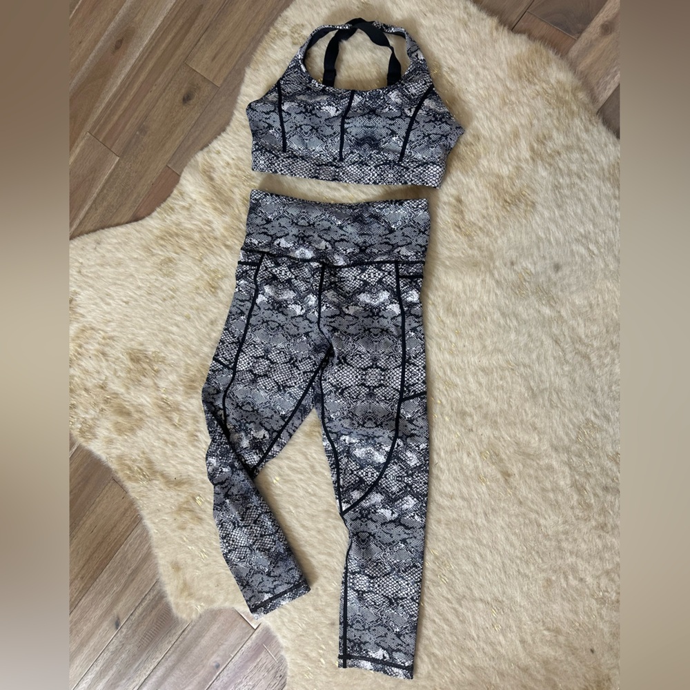 Women's Snakeskin Print active Set - Gray